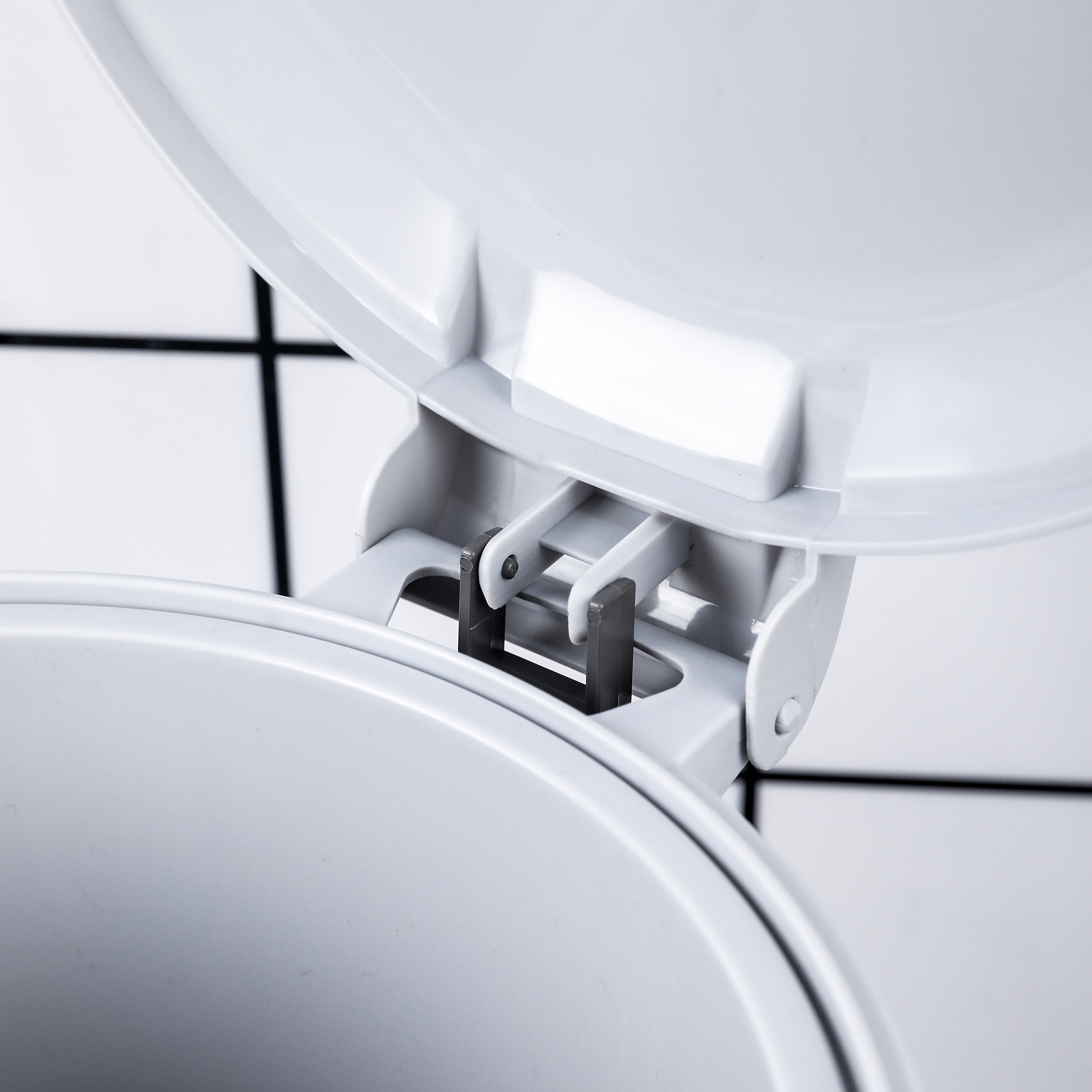 Кухонные мусорные баки